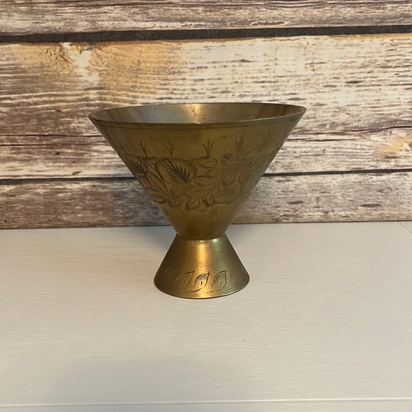VINTAGE BRASS CUP - Picture 1 of 6
